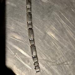 Náramok, ako bolo nahlásené Paaspop pomocou iLost