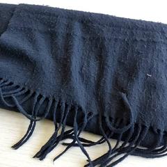 衣類 - Zwarte sjaal がiLostで Centraal magazijn によって報告されました