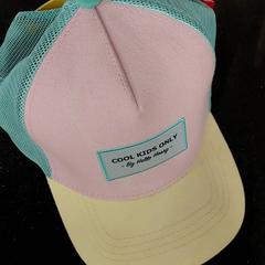 Kšiltovka Enfant Rose jaune verte, jak nahlášeno IKEA Lille pomocí iLost