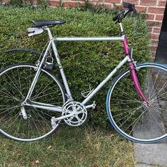 Bike Diamant Grijs met roze, as reported by Gemeente Zonhoven using iLost