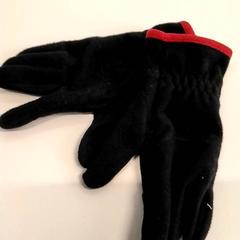 Gants, a été signalé par Gemeente Puurs-Sint-Amands utilisant iLost