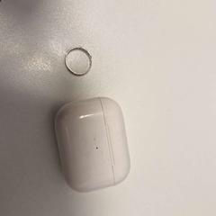 İLost kullanarak Ramada by Wyndham Amsterdam Airport Schiphol tarafından bildirildiği gibi Kulaklıklar & Yüzük white