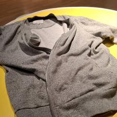 Camisola com capuz, como reportado por IKEA Villiers-sur-Marne utilizando o iLost