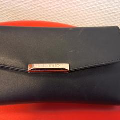 Portemonnee moeradian, iLost를 사용하여 Arriva Infoshop Enschede에 보고됨