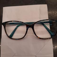 Bril, come riportato da Rotterdam The Hague Airport utilizzando iLost