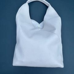 White Handbag, amint azt az iLostnak jelentették.