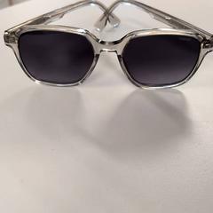 Sonnenbrille, gemeldet von IKEA Amsterdam über iLost