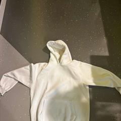 Mikina WHITE, ako bolo nahlásené Room Mate Bruno pomocou iLost