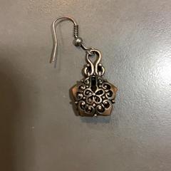 Fülbevaló Bronze Star shape, amint azt MEININGER Hotel Vienna Downtown Sissi az iLost segítségével jelentette.