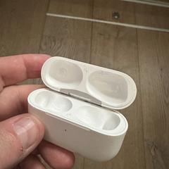 Airpods case، كما تم الإبلاغ عنه عبر iLost