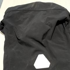 Kleding - jas، كما تم الإبلاغ عنه بواسطة Centraal magazijn عبر iLost