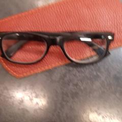 İLost kullanarak Rotterdam The Hague Airport tarafından bildirildiği gibi Bril op sterkte in etui