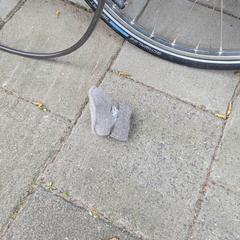 Wollen baby slofje, amint azt az iLostnak jelentették.