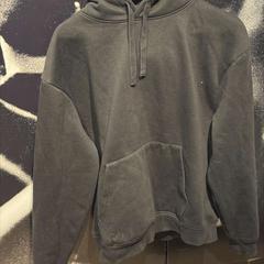 Sudadera Zwart, ha sido reportado por AFAS Live con iLost