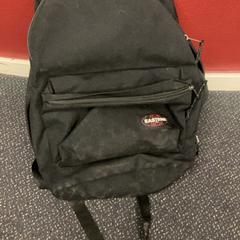 Mochila Eastpak, ha sido reportado por Pathé Eindhoven con iLost