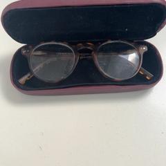 Pouzdro na brýle s brýlemi, jak nahlášeno Pathé Schouwburgplein pomocí iLost