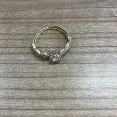 반지 Goud met 7 rondjes met zirkonika/ diamantjes, iLost를 사용하여 Connexxion Noord Holland Noord Alkmaar에 보고됨