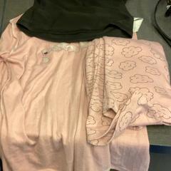 Kurze hose & Crop-top, gemeldet von MEININGER Hotel Brussels City Center über iLost