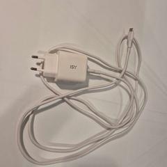 Töltő ISY oplader wit, amint azt Cursus en vergadercentrum Domstad az iLost segítségével jelentette.