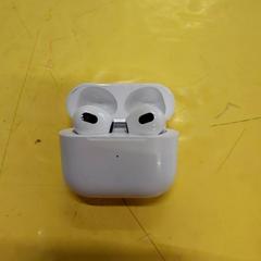 Bluetooth sluchátka, jak nahlášeno IKEA Lille pomocí iLost