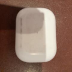 Airpods case blanc, zoals gemeld door TCL met iLost