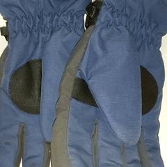 Clothing - Handschoenen, as reported by Regio Antwerpen - Brussel using iLost