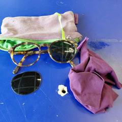 Ulleres de sol avec pochette et chiffon, segons ha informat IKEA Rennes - Pacé mitjançant iLost