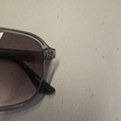 Sonnenbrille, gemeldet von HTM über iLost