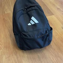 バックパック black Adidas がiLostで GVB によって報告されました