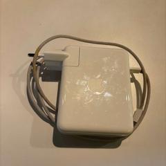 iPhone laddare WHITE, rapporterat av Room Mate Bruno med iLost