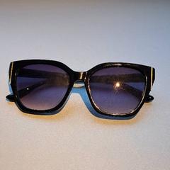 Gafas de sol, ha sido reportado por Madurodam con iLost