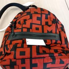 배낭 - rood, iLost를 사용하여 Centraal magazijn에 보고됨