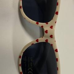 Occhiali da sole, come riportato da IKEA Mons utilizzando iLost