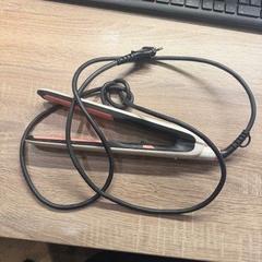 Hair straightener Wit met Zwart, as reported by Van der Valk Hotel Assen using iLost
