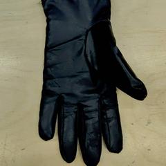 Gants Skin, a été signalé par IKEA Haparanda utilisant iLost