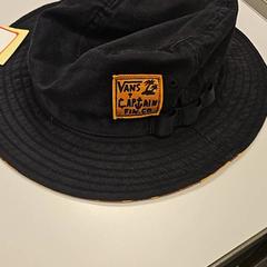 Čiapka Vans zwart, ako bolo nahlásené Vrije Universiteit Amsterdam pomocou iLost