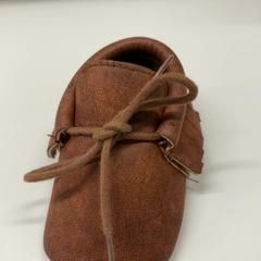 Chaussures pour bébé bruin, a été signalé par IKEA Utrecht utilisant iLost
