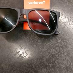 Des lunettes de soleil, a été signalé par Rotterdam The Hague Airport utilisant iLost