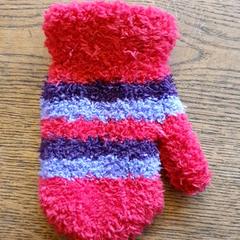 Rukavice Roze en paars, jak nahlášeno DierenPark Amersfoort pomocí iLost