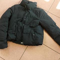 衣類 - Jas zwart がiLostで Centraal magazijn によって報告されました