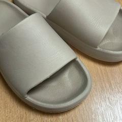 Chaussons de bain, a été signalé par Sheraton Brussels Airport Hotel utilisant iLost