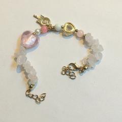 ブレスレット Diverse steenachtige kralen がiLostで TivoliVredenburg によって報告されました