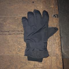 Zwarte handschoen, zoals gemeld door De Heeren van Aemstel met iLost