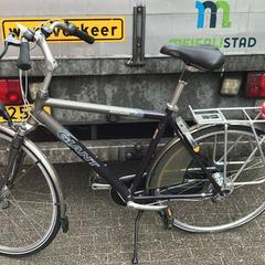 Bicikli Giant zwart,grijs,wit, amint azt Fietsdepot Meierijstad az iLost segítségével jelentette.