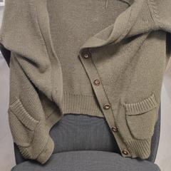 Chaleco laine kaki, segundo informou IKEA Mons usando iLost