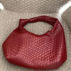 Rode handtas, iLost에 보고됨
