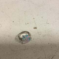 Anel, segundo informou Artis usando iLost