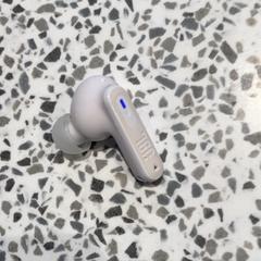 Auriculares bluetooth JBL White, segundo informou MEININGER Hotel Berlin "Mitte" Humboldthaus usando iLost