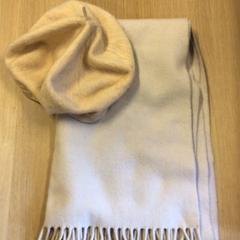 Sjal Beige sjaal en muts, rapporterat av Canisius-Wilhelmina Ziekenhuis med iLost