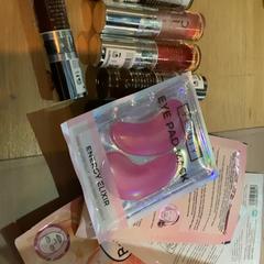 Maquillage, a été signalé par MEININGER Hotel Köln West utilisant iLost